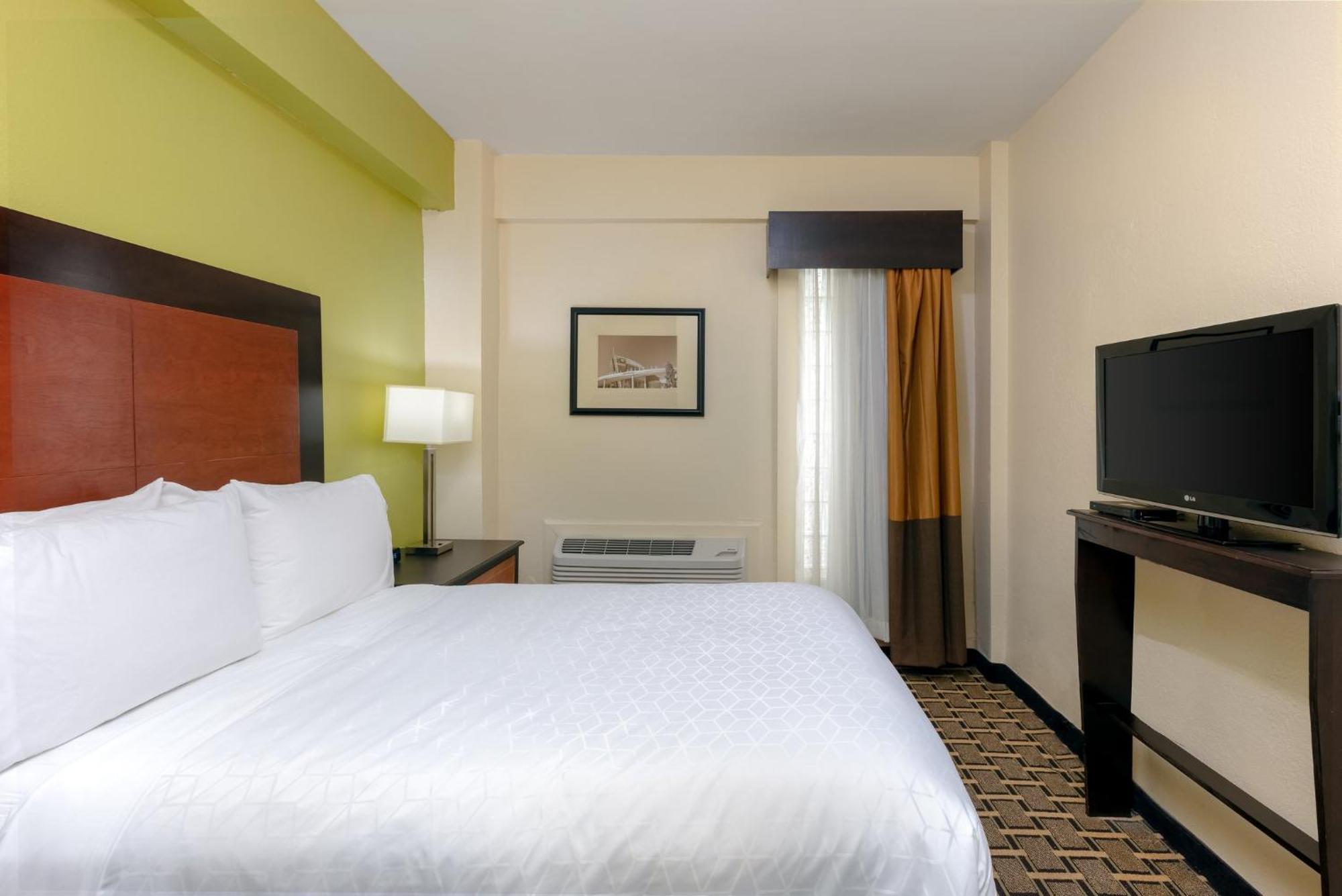Holiday Inn Express & Suites - Atlanta Downtown By Ihg Exterior photo